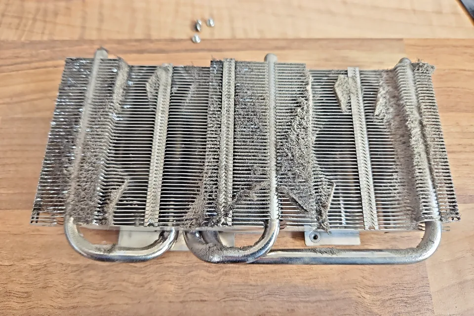Dust-blocked graphics-card heatsink removed for cleaning and diagnosis